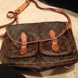 AUTHENTIC VINTAGE Louis Vuitton messenger bag