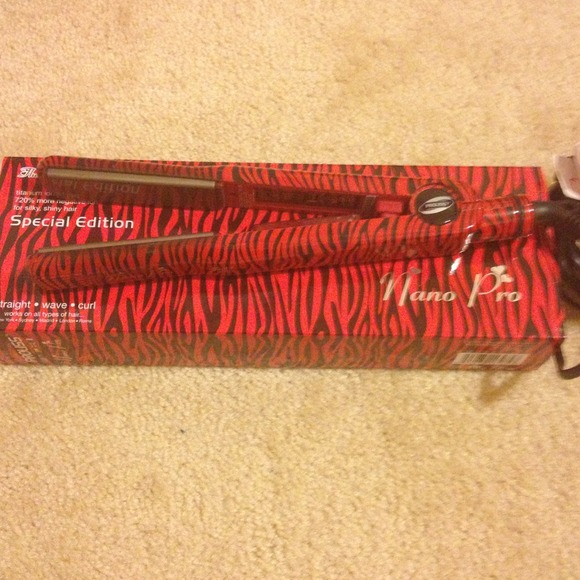Reduced!!! Proliss nano pro straightener