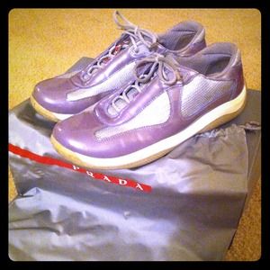 Beautiful Prada Weekend Kicks w/Box & Dust Bag