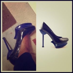 Heel shoes All SIZES Avail.