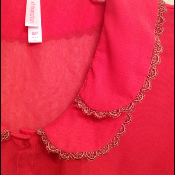 🔴Sold🔴 Red collared blouse - Picture 2 of 3