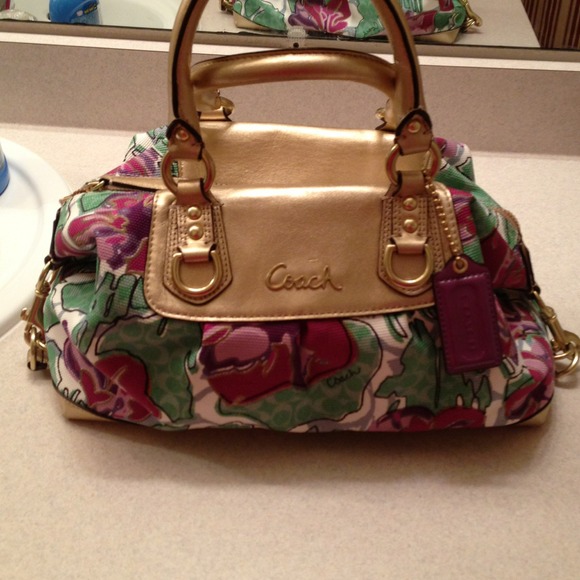 🎯SALE🎯Unique coach purse - Picture 2 of 4