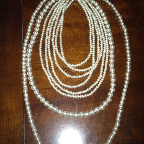Pearl necklace w/8 strands attached with clasp