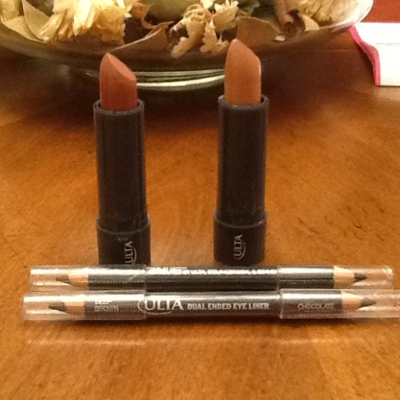 Sold in bundleMake up bundle 2 lipstick 2 dual