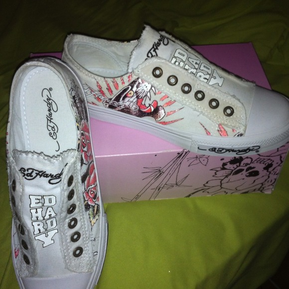 🎀Price Reduced🎀 from 35.00! Sneaker never worn