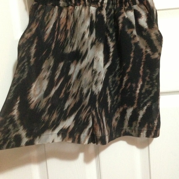 Romper - Picture 2 of 2