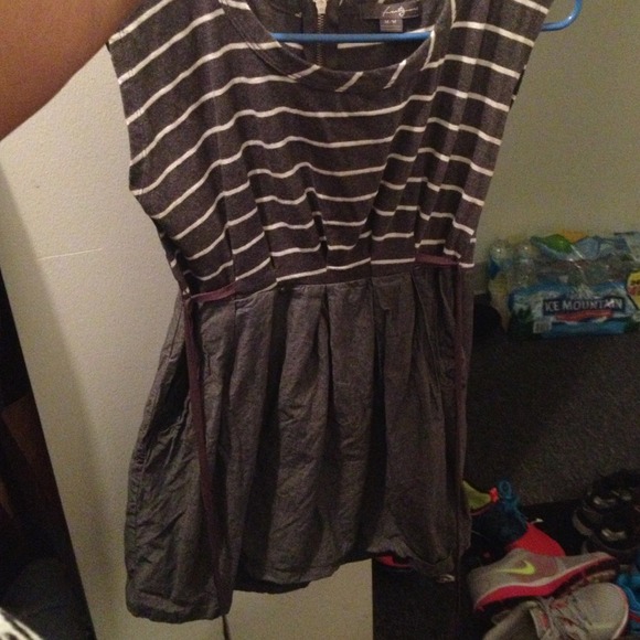 Dress - Picture 3 of 4
