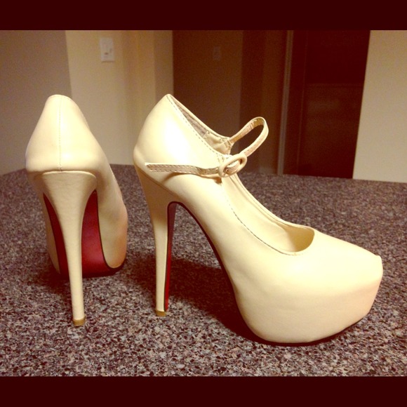 Tan beige nude high heel pump 7.5