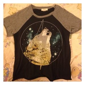 F21 graphic wolf raglan tee