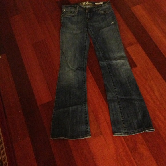 It Los Angeles hottie jean
