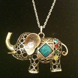 ✨✨✨REDUCED✨✨✨Long elephant chain necklace