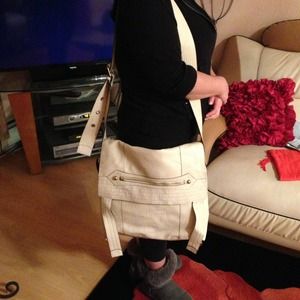 NEW PRICE!!!! Jessica Simpson Cream purse