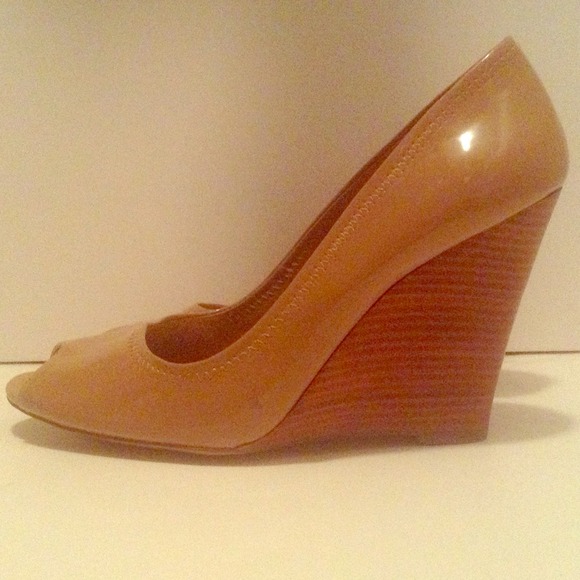 Nude bcbg peep toe wedges