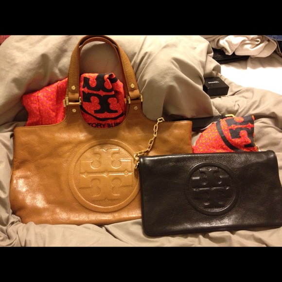 Tory burch bombe tote in tan reserved