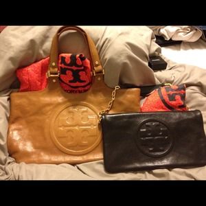Tory burch bombe tote in tan reserved