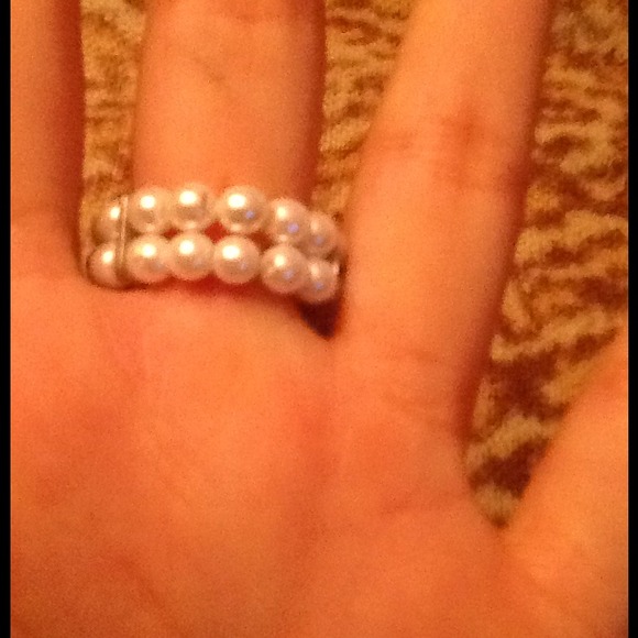 Beautiful flower ring - Picture 3 of 3