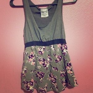 Adorable purple floral tank top.