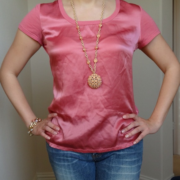 💜💜SOLD IN BUNDLE 💜💜BR pink satin front t-shirt - Picture 3 of 3