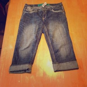 Maurice's hydraulic Capri jeans.