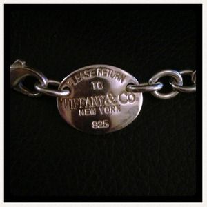 Return to Tiffany
oval tag necklace