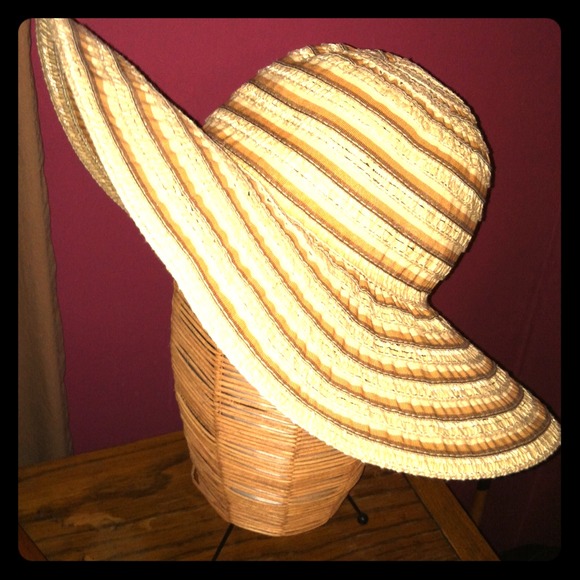 F21 Straw Sun Hat! ☀ - Picture 1 of 2