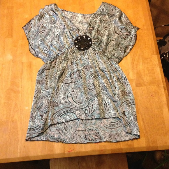 Beautiful silky paisley top with beaded center.