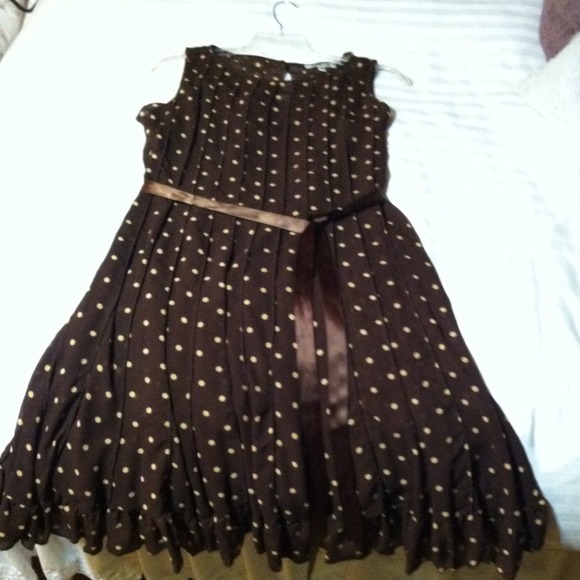 Dressy spring/summer style.  Mocha colors.