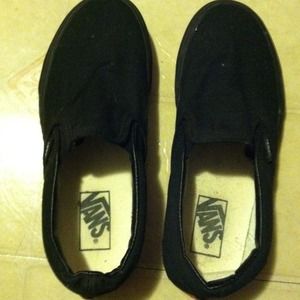⚠reserved Vans. Black / black slip ons! M/6 w/7.5