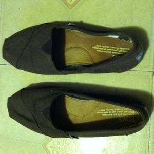 Toms in chocolate brown . Size women's 7.