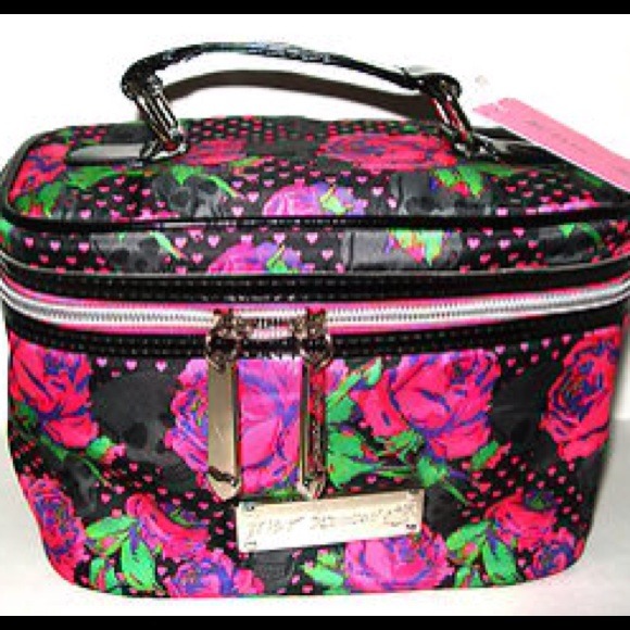 💥SOLD💥 Betsey Johnson makeup train case.