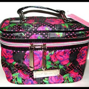 💥SOLD💥 Betsey Johnson makeup train case.