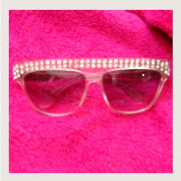 REDUCED to $25 🎯 VINTAGE CRYSTAL SUNGLASSES 😎 - Picture 3 of 4