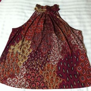 Sleeveless light weight top.