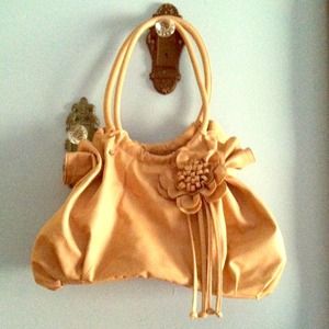 Nude shoulder bag