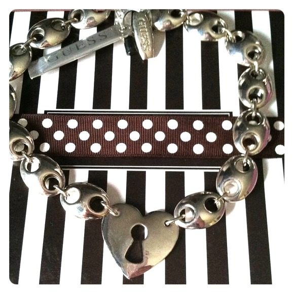 Guess heart necklace