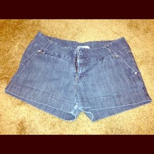 Short denim shorts!!!!
