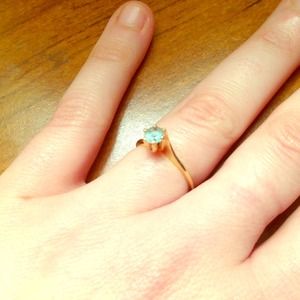 Aquamarine ring set in 14k gold