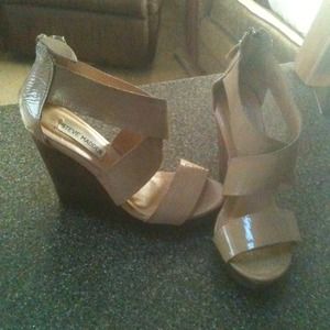 Steve Madden wedges beige soo cute but to small🌸