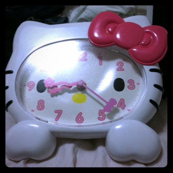 Hello Kitty Clock