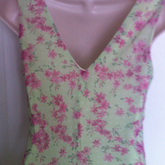 Spring dress - Picture 4 of 4