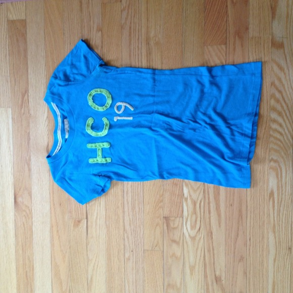 Hollister graphic tee