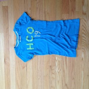 Hollister graphic tee