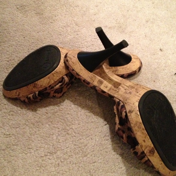 Leopard Heels (never worn) - Picture 2 of 4