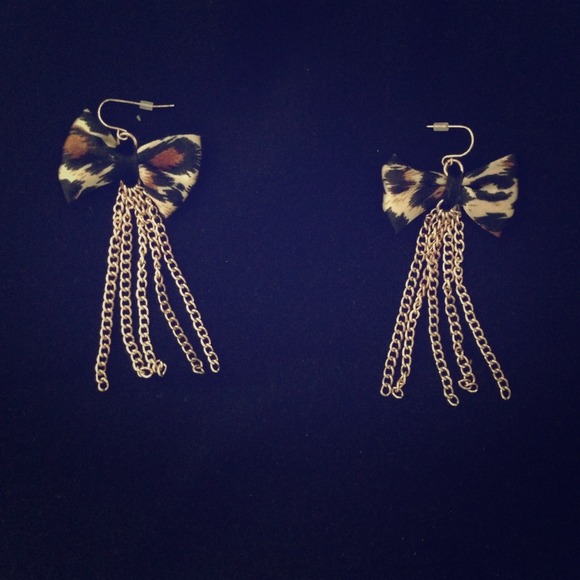 SOLD! Bundled-🐯Animal print bow drop earrings🐯