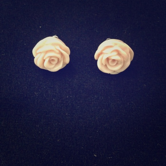 🌹🌹🌹 Rose Bud Studz 🌹🌹🌹