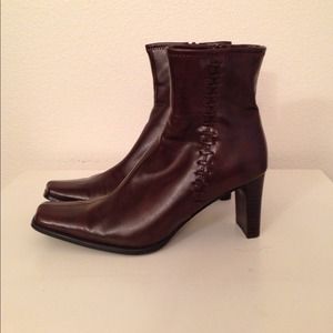 Sold lmpo zipper ankle boot