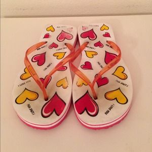 GIFTED IN BUNDLE3 pairs of flip flops