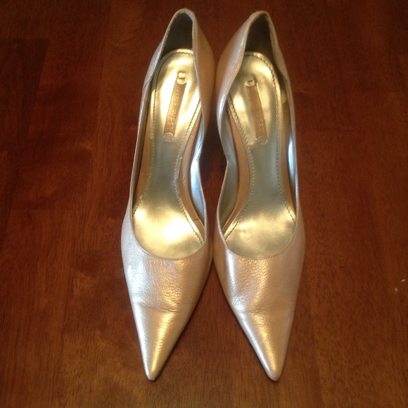 🎯JUST REDUCED🎯Gold Nine West Pump