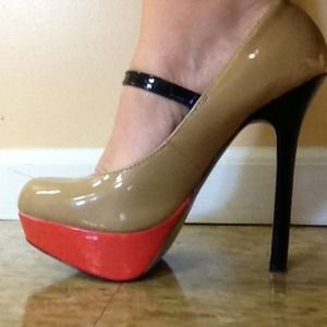 STEVE MADDEN AMAZING PUMPS