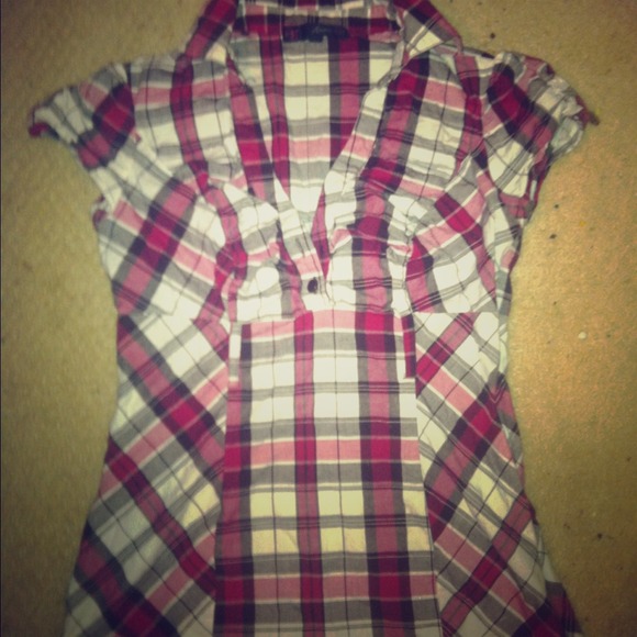 Red Plaid short sleeved shirt